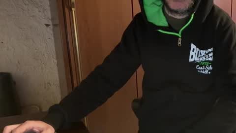 kissofbanned1983 online show from 10, 1, 2026