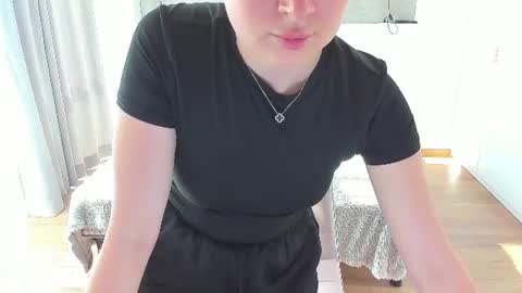 Snapshot of kitkatvel chatting on 25, 6, 2026 kitkatvel online show from 25, 6, 2026