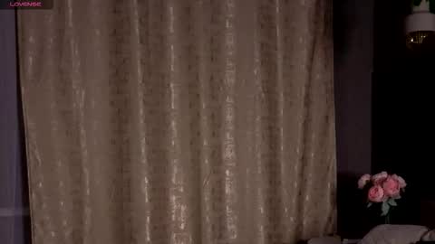 Snapshot of kitsun_ne chatting on 20, 11, 2025 The sexy fox Kitsune online show from 20, 11, 2025