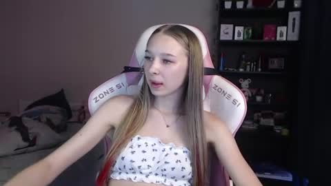 Snapshot of kitsuneyx chatting on 8, 7, 2026 kitsuneyX online show from 8, 7, 2026
