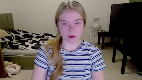Snapshot of kitten_jenny01 chatting on 1, 12, 2024 Jennyblonde and Emmabrunette online show from 1, 12, 2024