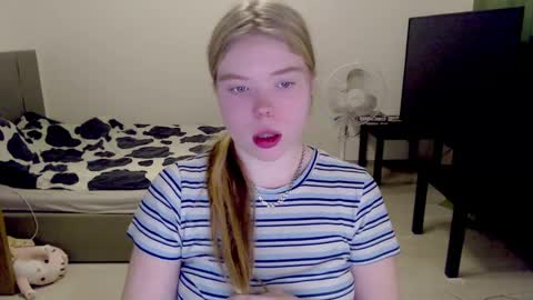 Snapshot of kitten_jenny01 chatting on 14, 12, 2024 Jennyblonde and Emmabrunette online show from 14, 12, 2024