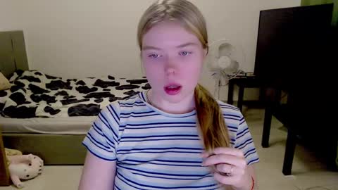 Snapshot of kitten_jenny01 chatting on 15, 12, 2024 Jennyblonde and Emmabrunette online show from 15, 12, 2024