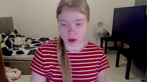 Snapshot of kitten_jenny01 chatting on 11, 1, 2025 Jennyblonde and Emmabrunette online show from 11, 1, 2025