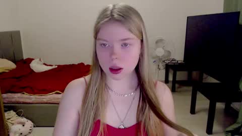 Snapshot of kitten_jenny01 chatting on 3, 2, 2025 Jennyblonde and Emmabrunette online show from 3, 2, 2025