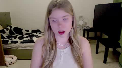 Snapshot of kitten_jenny01 chatting on 7, 3, 2025 Jennyblonde and Emmabrunette online show from 7, 3, 2025