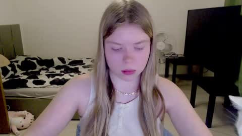 Snapshot of kitten_jenny01 chatting on 9, 3, 2025 Jennyblonde and Emmabrunette online show from 9, 3, 2025