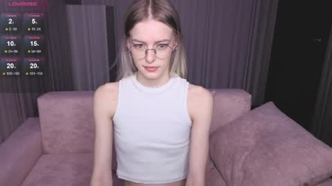 Snapshot of kitty__like18 chatting on 28, 4, 2026 Kitty online show from 28, 4, 2026