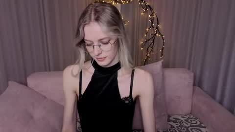 Snapshot of kitty__like18 chatting on 8, 5, 2026 Kitty online show from 8, 5, 2026