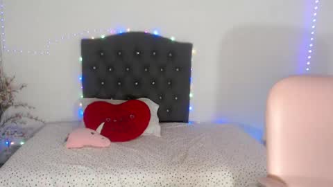 Snapshot of kitty_girl8 chatting on 20, 9, 2025 kitty online show from 20, 9, 2025