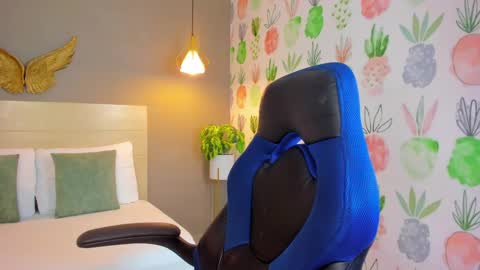 K I T T Y online show from 8, 11, 2025