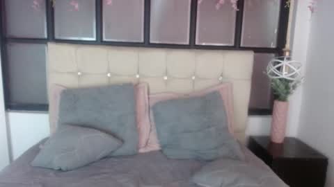 Snapshot of kitty_vibes_ chatting on 14, 12, 2025 K I T T Y online show from 14, 12, 2025