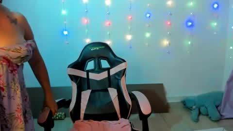 Snapshot of kitty_violet_ chatting on 23, 12, 2024 violet online show from 23, 12, 2024