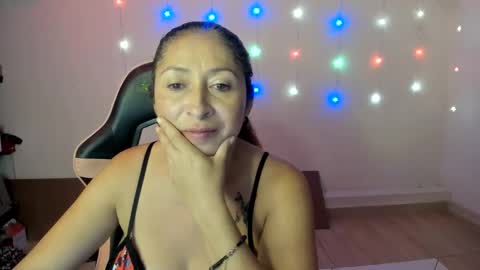 Snapshot of kitty_violet_ chatting on 30, 12, 2024 violet online show from 30, 12, 2024