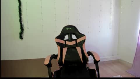 Snapshot of kitty_violet_ chatting on 19, 1, 2025 violet online show from 19, 1, 2025