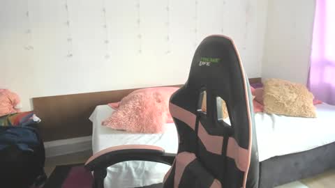 Snapshot of kitty_violet_ chatting on 4, 2, 2025 violet online show from 4, 2, 2025