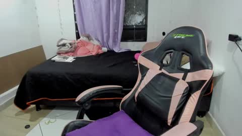 Snapshot of kitty_violet_ chatting on 18, 2, 2025 violet online show from 18, 2, 2025