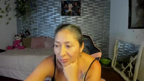 Snapshot of kitty_violet_ chatting on 16, 9, 2025 violet online show from 16, 9, 2025