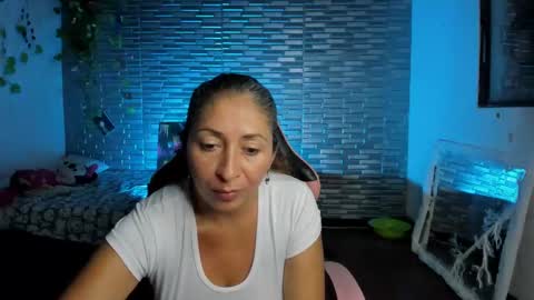 Snapshot of kitty_violet_ chatting on 28, 9, 2025 violet online show from 28, 9, 2025