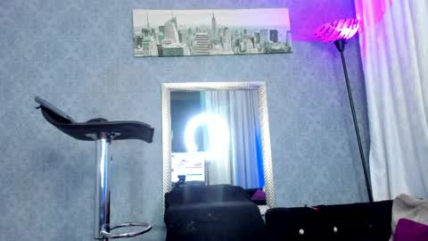 Snapshot of kitty_wichis chatting on 7, 6, 2026 Kendall Saray online show from 7, 6, 2026