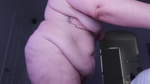 Snapshot of kittykay86 chatting on 15, 1, 2025 Bella Blue BBW online show from 15, 1, 2025