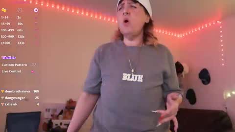 Snapshot of kittykay86 chatting on 17, 2, 2025 Bella Blue BBW online show from 17, 2, 2025