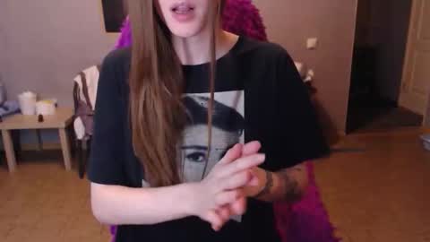 Snapshot of kittylovemoon chatting on 8, 4, 2026 KittyloveMoon online show from 8, 4, 2026