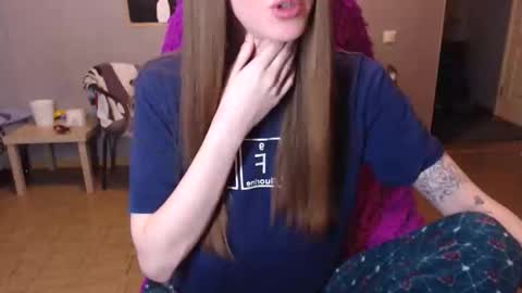 Snapshot of kittylovemoon chatting on 9, 4, 2026 KittyloveMoon online show from 9, 4, 2026