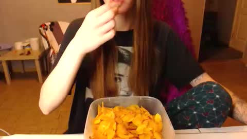 Snapshot of kittylovemoon chatting on 10, 4, 2026 KittyloveMoon online show from 10, 4, 2026