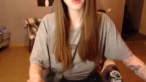 Snapshot of kittylovemoon chatting on 12, 4, 2026 KittyloveMoon online show from 12, 4, 2026