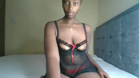 Snapshot of kittypettite chatting on 22, 11, 2025 Kittypettite online show from 22, 11, 2025