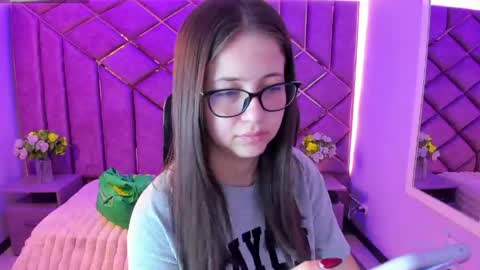 Snapshot of kittypinky01 chatting on 28, 5, 2026 Sarah online show from 28, 5, 2026