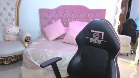 Snapshot of kittystar_tay chatting on 30, 9, 2025 Kitty online show from 30, 9, 2025