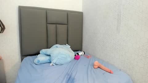  K I T T  Y  online show from 6, 3, 2025