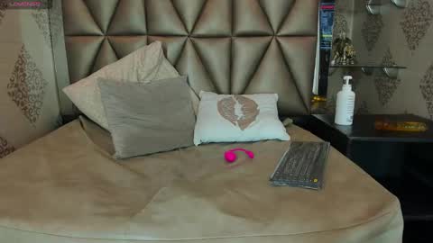 Snapshot of kittyvelvet_ chatting on 11, 3, 2025 kittyvelvet_ online show from 11, 3, 2025