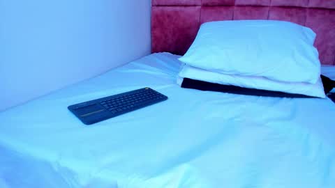 K I T T Y Y  online show from 15, 1, 2026