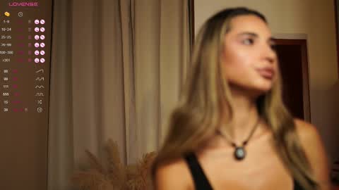 Snapshot of kity_sweet chatting on 3, 10, 2025 Erika online show from 3, 10, 2025