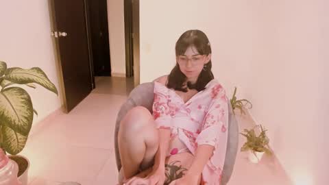 Snapshot of kiwi____ chatting on 20, 12, 2024 Little piece of fruit online show from 20, 12, 2024