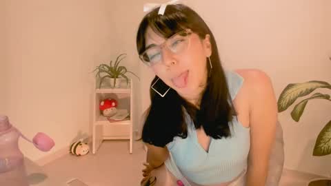 Snapshot of kiwi____ chatting on 27, 1, 2025 Little piece of fruit online show from 27, 1, 2025