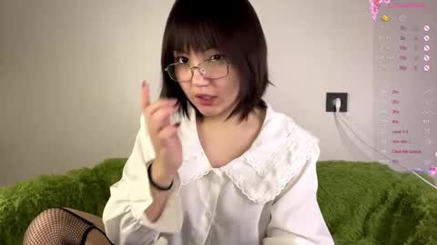 Snapshot of kizziequiroz chatting on 4, 2, 2026 Luna online show from 4, 2, 2026