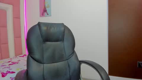 Snapshot of klaret_toy chatting on 5, 12, 2025 Klaret online show from 5, 12, 2025