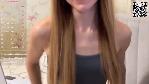 Snapshot of klikerstokens chatting on 4, 12, 2025 Louise and Mark online show from 4, 12, 2025