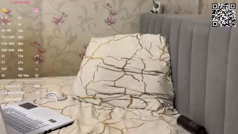 Snapshot of klikerstokens chatting on 14, 12, 2025 Louise and Mark online show from 14, 12, 2025