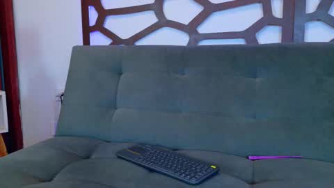 kloe_bella online show from 4, 12, 2025