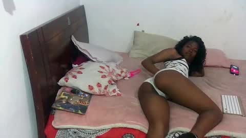 Snapshot of kloe_cooper chatting on 8, 11, 2025 kloe_cooper online show from 8, 11, 2025