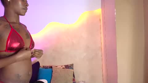 Snapshot of kloee_12 chatting on 27, 7, 2026 K L O E online show from 27, 7, 2026