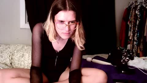 Snapshot of knottybadgirl chatting on 18, 10, 2025 knottybadgirl online show from 18, 10, 2025