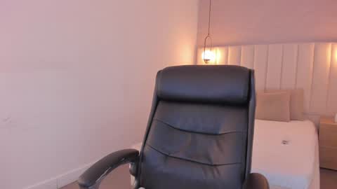 Snapshot of kosmic_21 chatting on 24, 12, 2024 K O S M I C online show from 24, 12, 2024