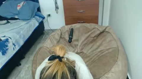 kratos_and_afrodita online show from 6, 10, 2025