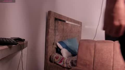 Snapshot of kriss_edwards chatting on 6, 3, 2026 Kriss online show from 6, 3, 2026